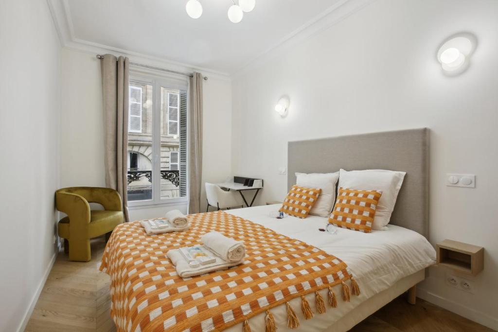 Posteľ alebo postele v izbe v ubytovaní 268 Suite Ville - Superb apartment in Paris