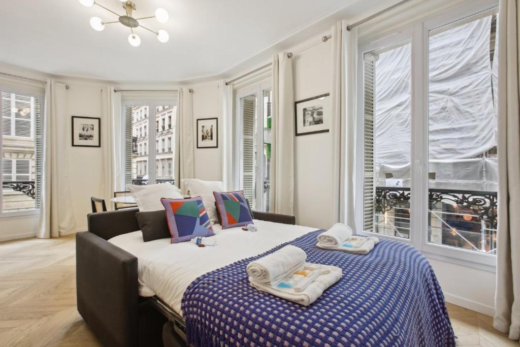 Posteľ alebo postele v izbe v ubytovaní 268 Suite Ville - Superb apartment in Paris