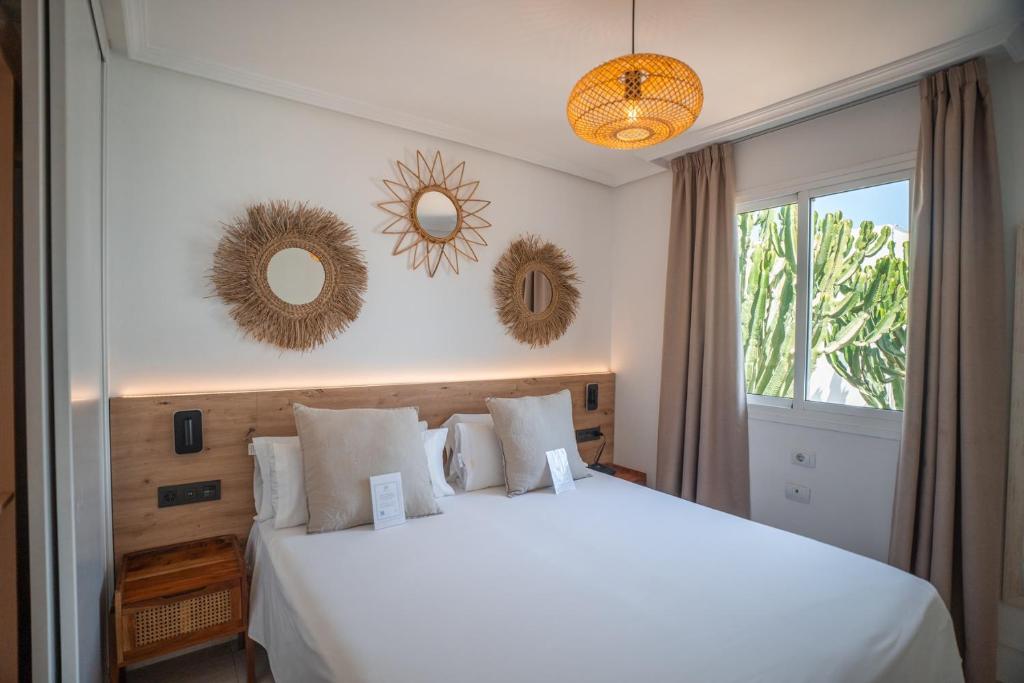 Posteľ alebo postele v izbe v ubytovaní Hotel Arena Beach