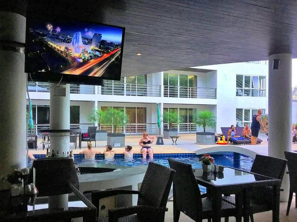 Večerní zábavní program pro hosty v ubytování Ocean View Treasure Residence