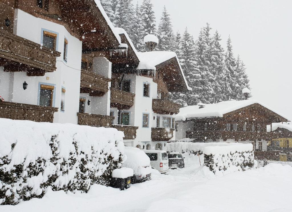 Chalet Bergzauber by PiaundDirk v zimě