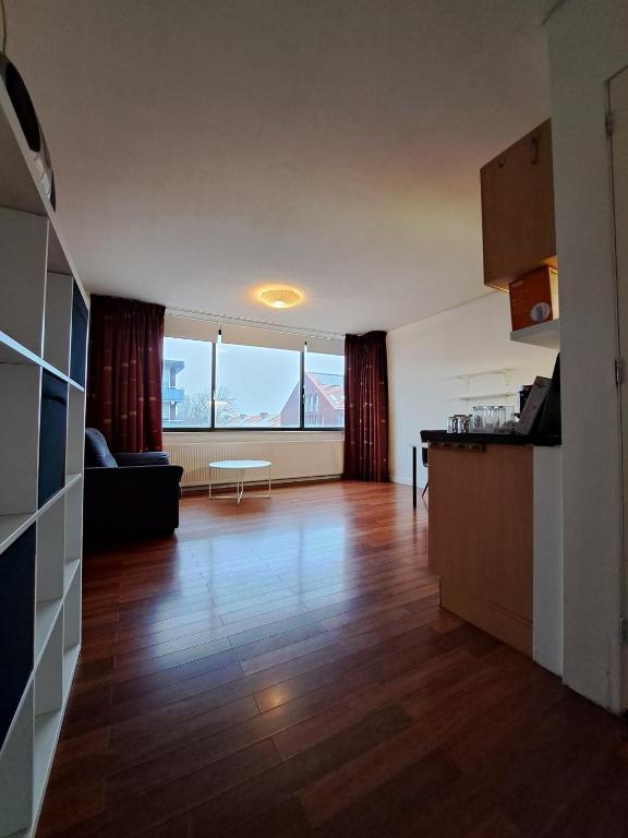 Η κουζίνα ή μικρή κουζίνα στο Apartments, 20 minutes from Amsterdam, Full service objectcode UM46