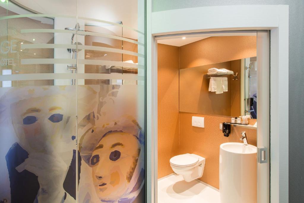 Koupelna v ubytování Orange Hotel La Louvière