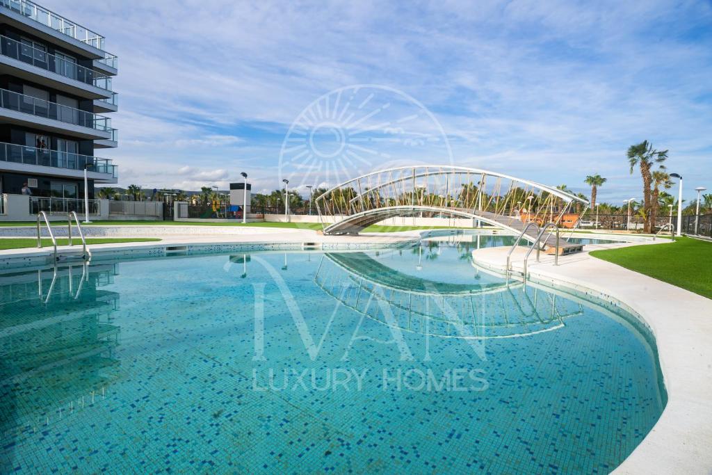 Bazén v ubytovaní Casa Luz Ivan Luxury Homes 3ªPlta Frontal 1ªLínea alebo v jeho blízkosti