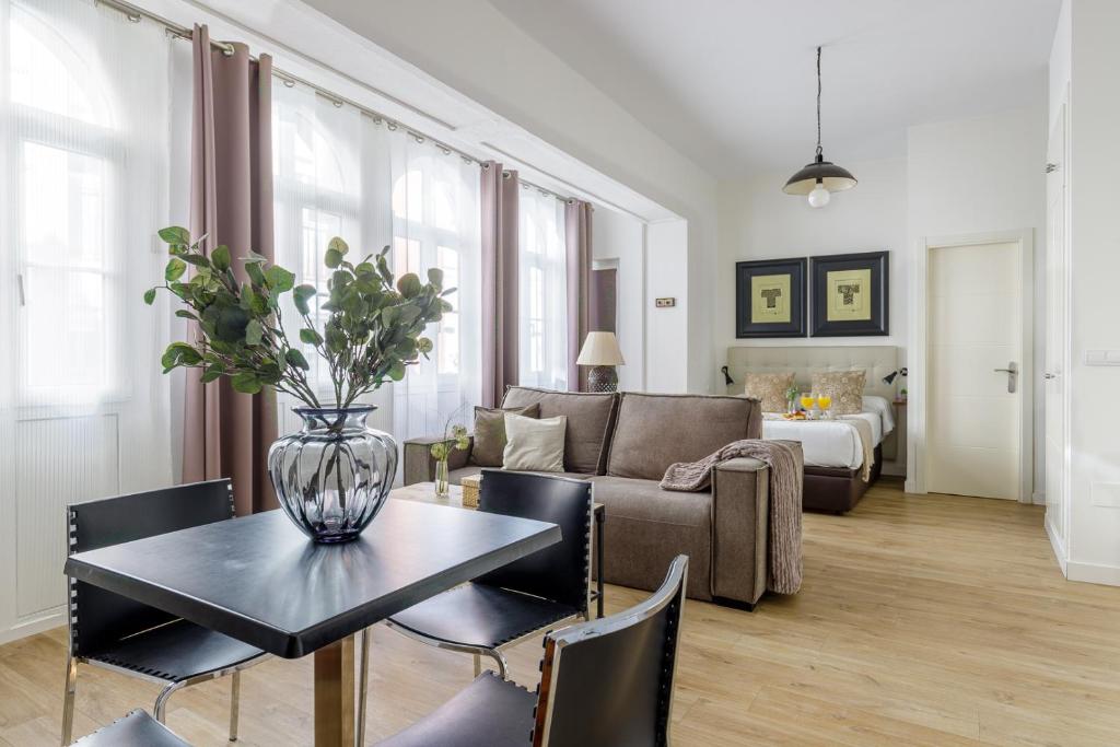 Comedias I & old town by ELE Apartments