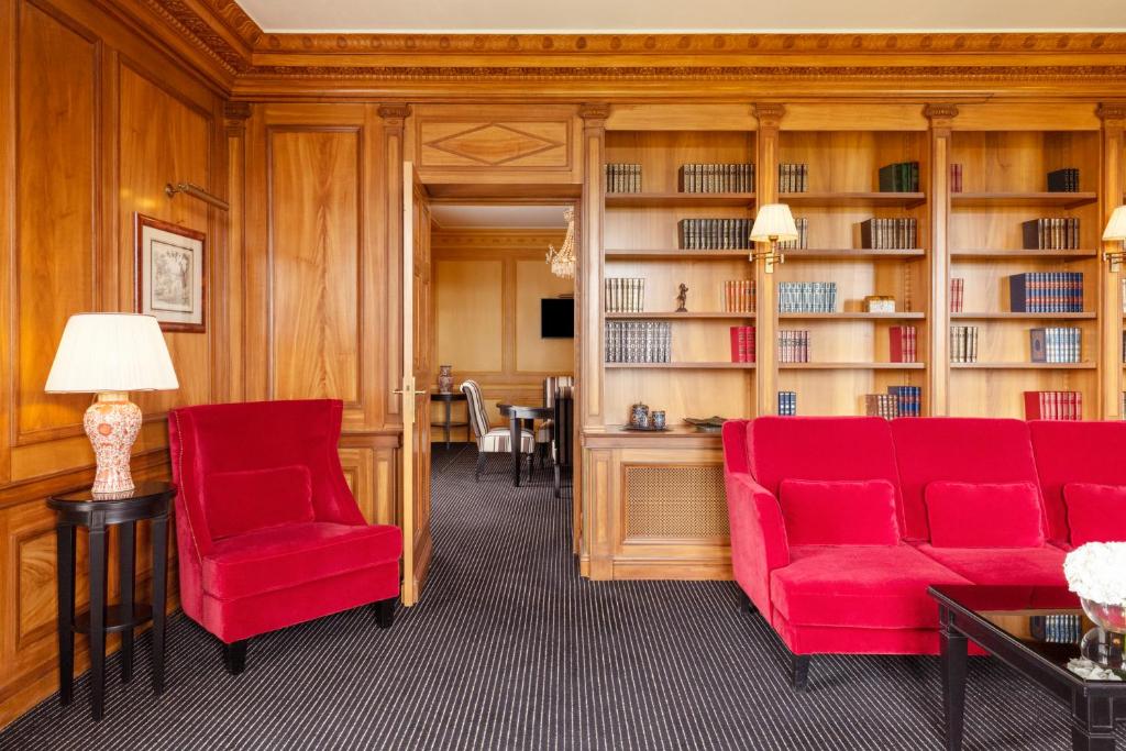 Гостиная зона в Hôtel Barrière Le Royal Deauville