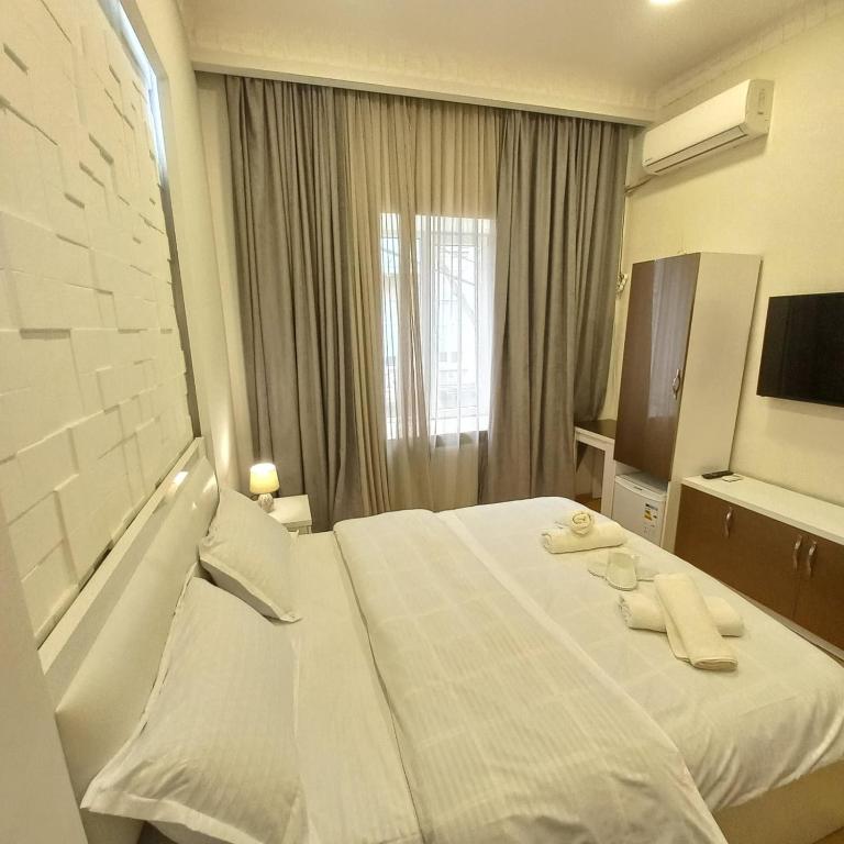Postel nebo postele na pokoji v ubytování Cozy Rooms Tbilisi
