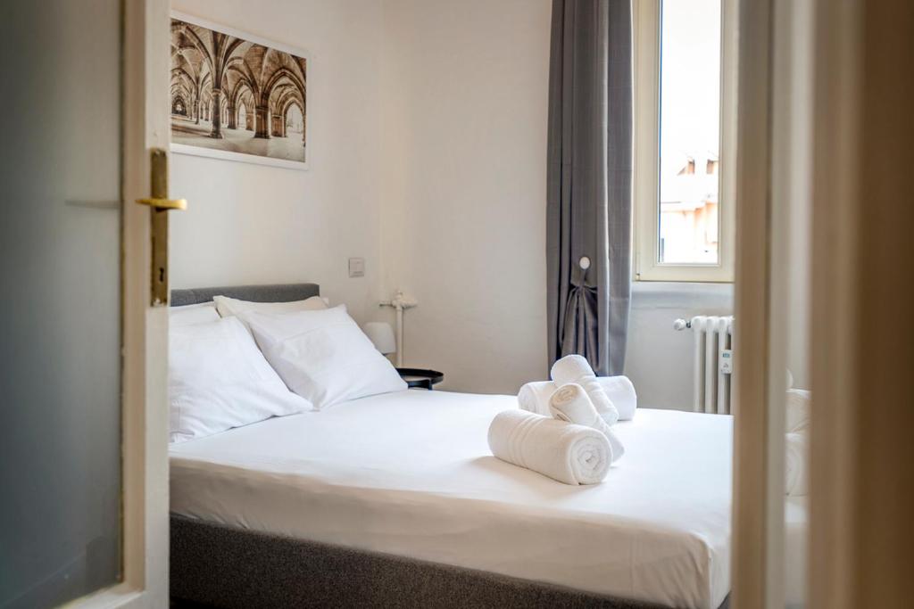 Łóżko lub łóżka w pokoju w obiekcie Exclusive 3 bedrooms apartment in Brera