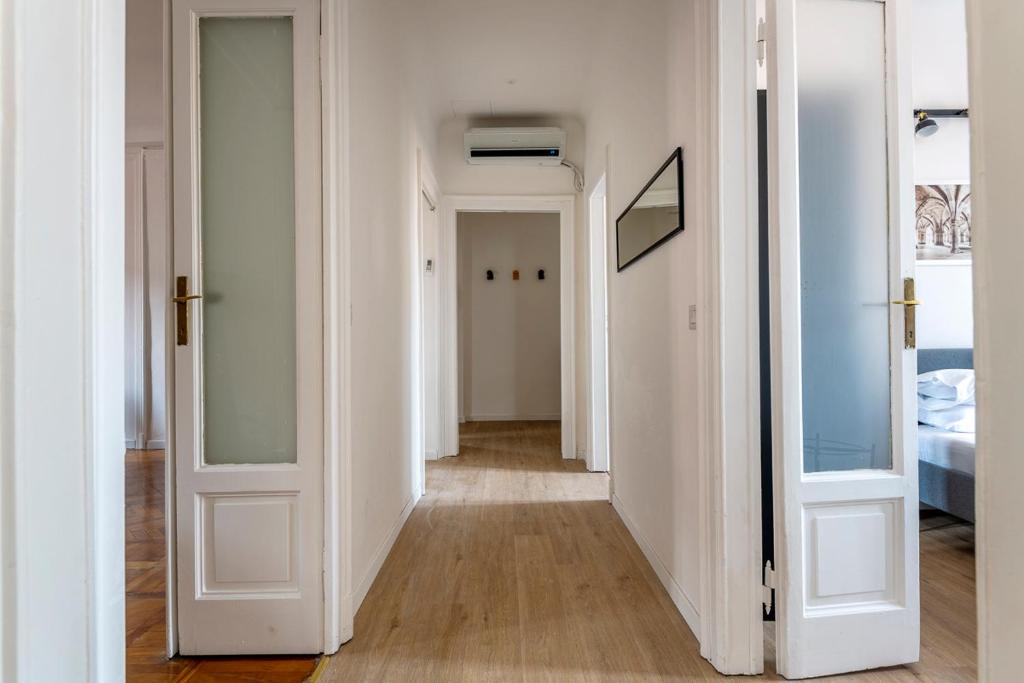 Łóżko lub łóżka w pokoju w obiekcie Exclusive 3 bedrooms apartment in Brera