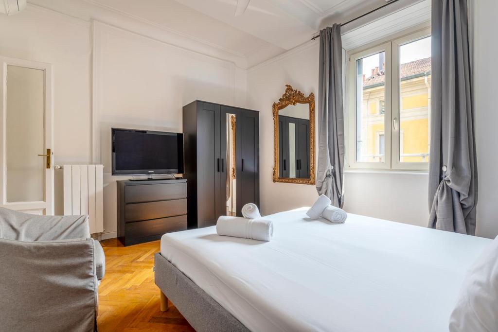 Łóżko lub łóżka w pokoju w obiekcie Exclusive 3 bedrooms apartment in Brera