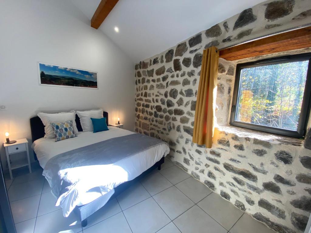 Postel nebo postele na pokoji v ubytování L'Oustal Des Dômes