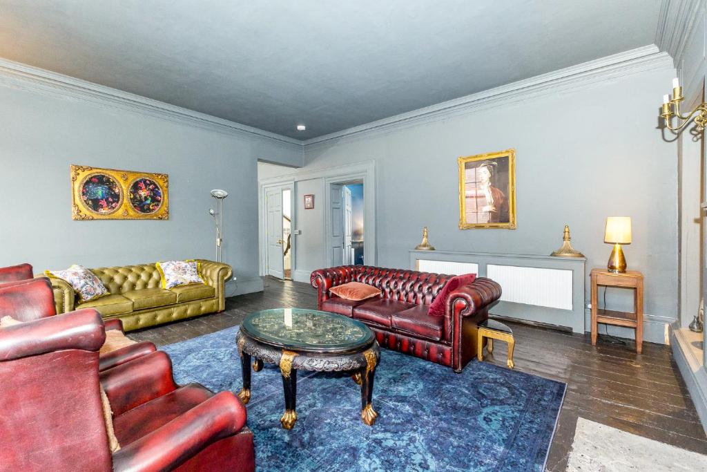 Posezení v ubytování Leinster Apartment, 7 Henrietta Street, Dublin City Centre
