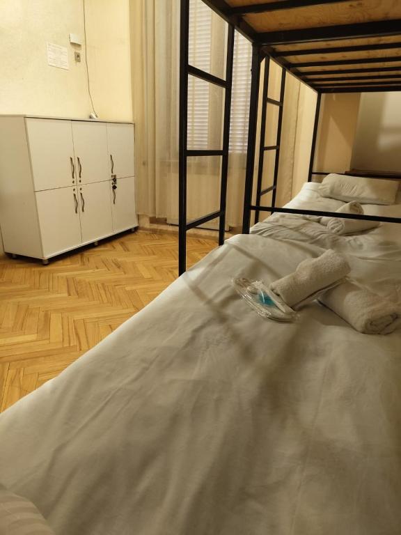 Postel nebo postele na pokoji v ubytování Cozy Rooms Tbilisi
