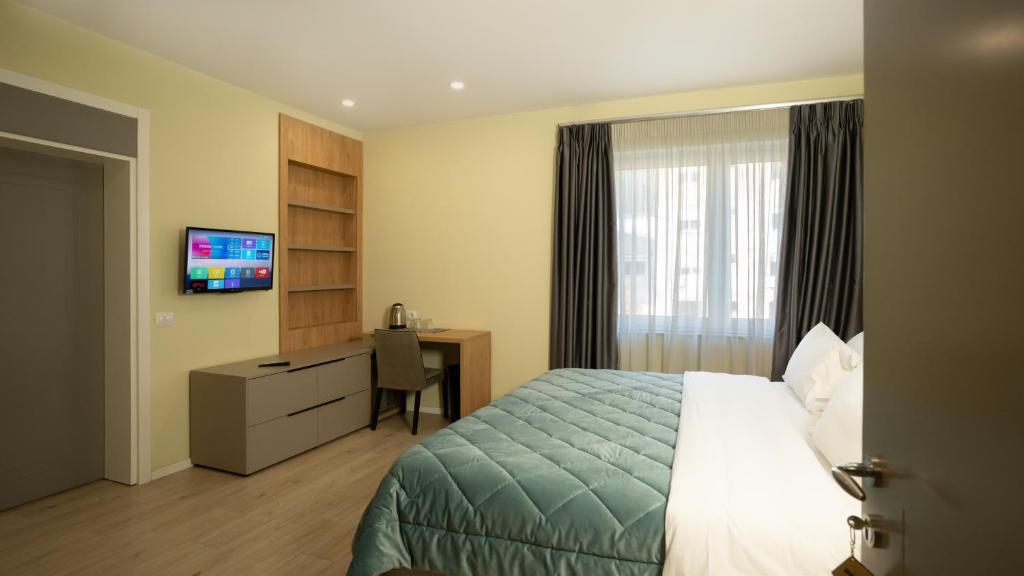 TV a/nebo společenská místnost v ubytování F&M Hotel 2