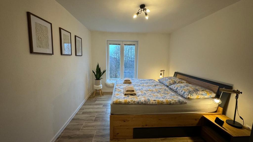 Ένα ή περισσότερα κρεβάτια σε δωμάτιο στο Apartmán ŠPANIA DOLINA