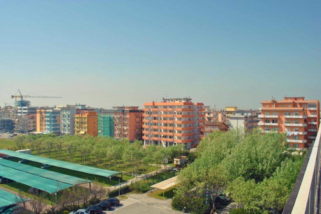 Nespecifikovaný výhled na destinaci Sottomarina nebo výhled na město při pohledu z hotelu
