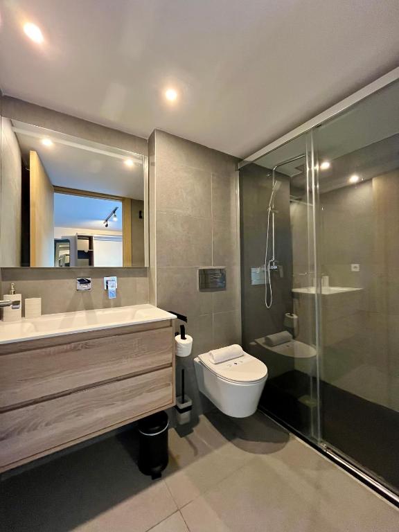 Kúpeľňa v ubytovaní WeRentVLC - Amazing Duplex Loft 2 bdrm