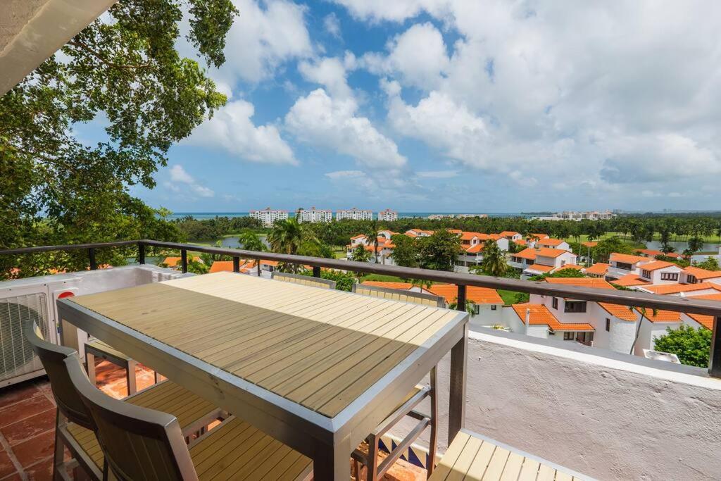 Balkón nebo terasa v ubytování Río Mar Retreat en Stunning Oceanview Near El Yunque