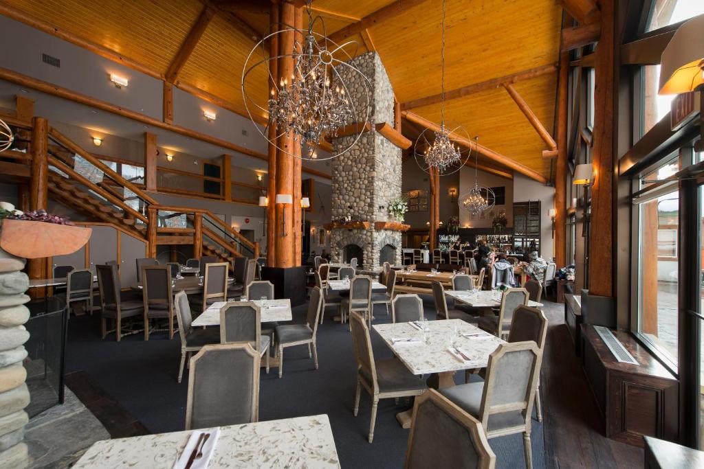 Restaurace v ubytování Lizard Creek Lodge