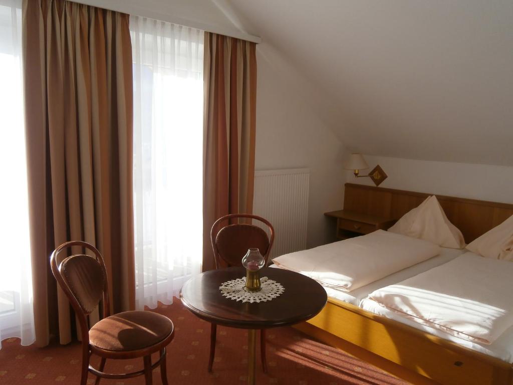 Postel nebo postele na pokoji v ubytování Pension & Apartments Ertl