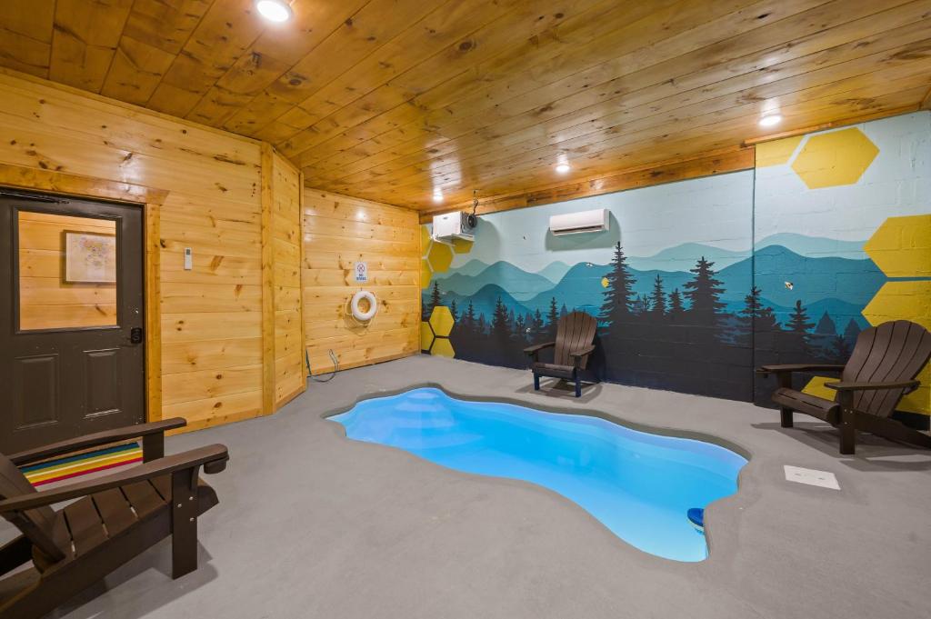 赛维尔维尔The Lazy Bee - Mountain Views, Pool, Hot Tub & Games for All的相册照片