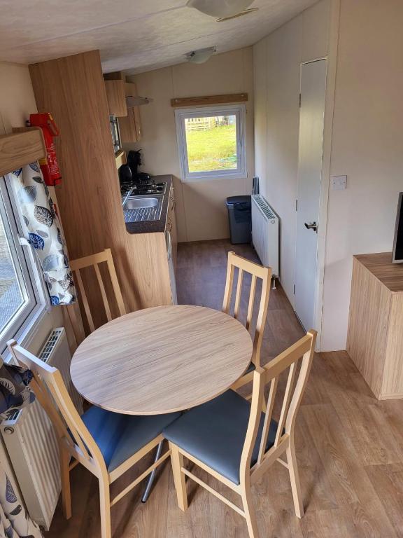 Kuchyň nebo kuchyňský kout v ubytování Strandhuis `Het Kompas`