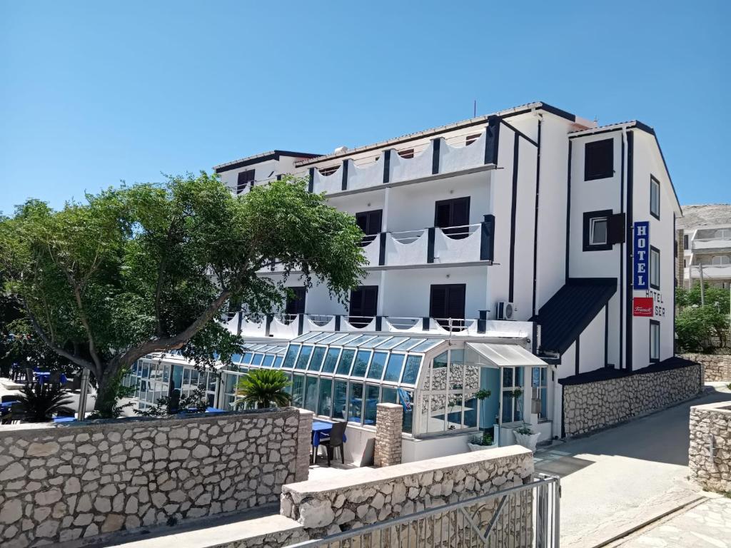 Budova, kde se hotel nachází