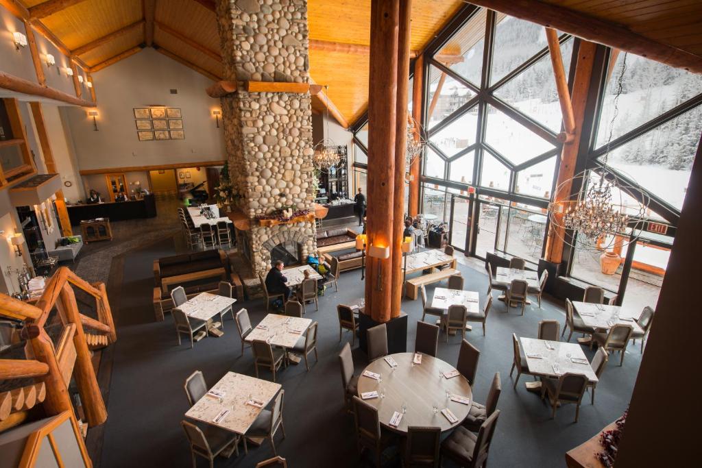 Restaurace v ubytování Lizard Creek Lodge