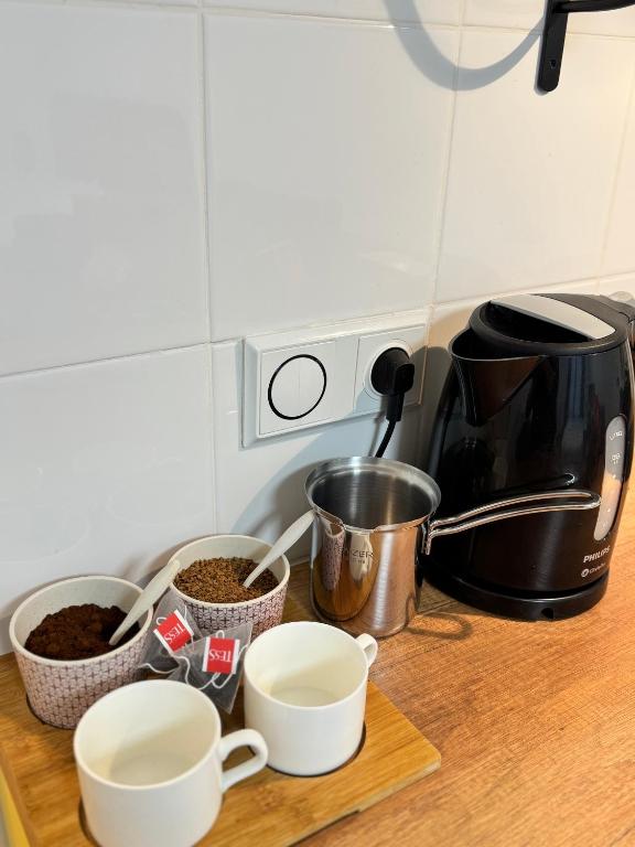 Příslušenství pro přípravu čaje a kávy v ubytování New Gudauri Loft 2 #226