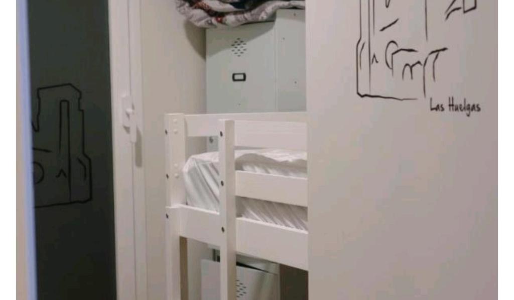 Łóżko lub łóżka w pokoju w obiekcie Hostel Trovadores