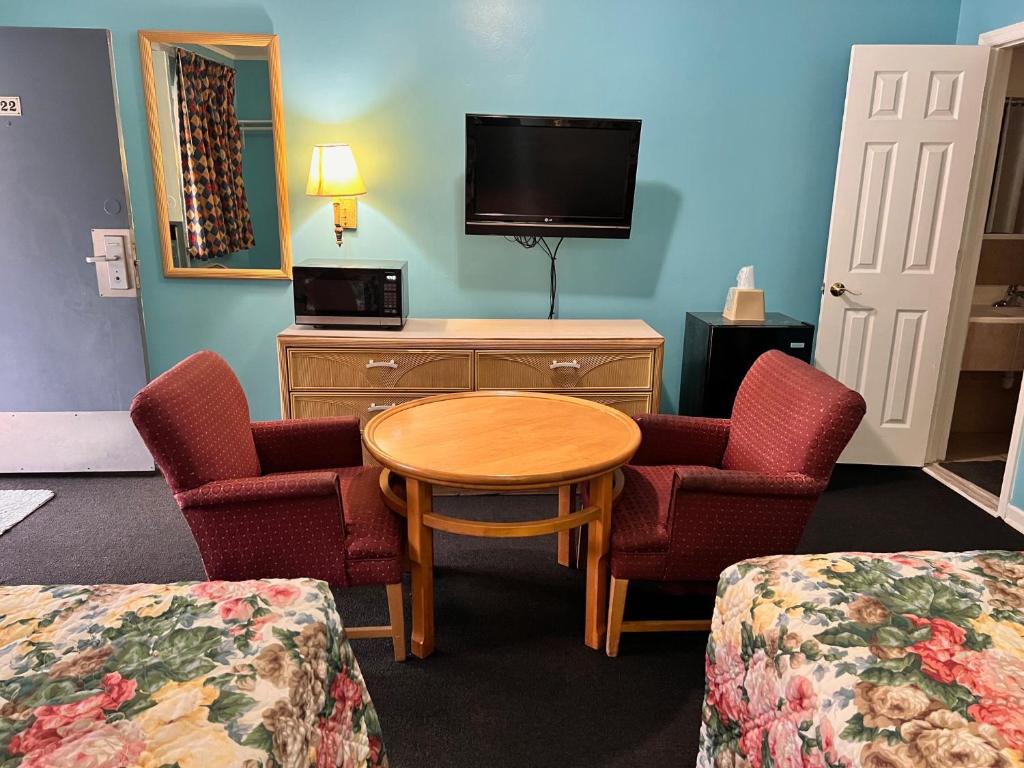 Budget Inn Jacksonville - Family Room