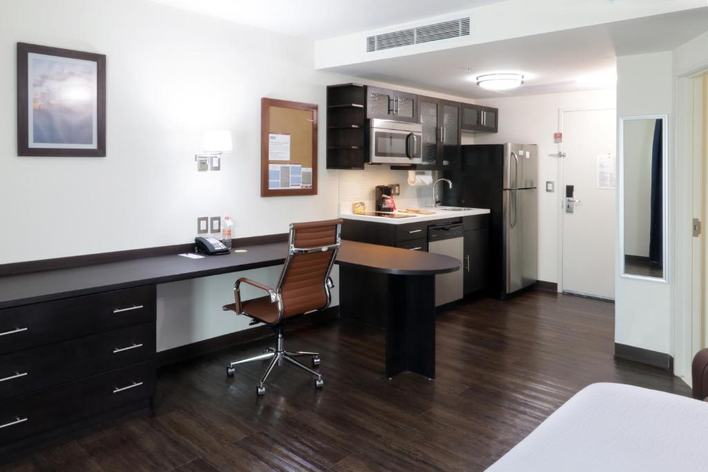 Kuchyň nebo kuchyňský kout v ubytování Candlewood Suites - Celaya by IHG