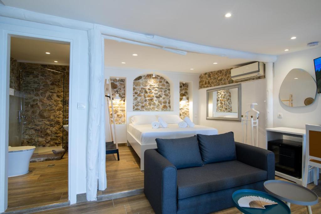 Posedenie v ubytovaní Pontikonisi Hotel & Suites