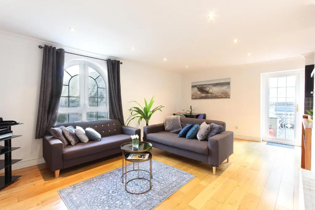 Elegant 2bd Flat in Brighton Marina - Free Parking
