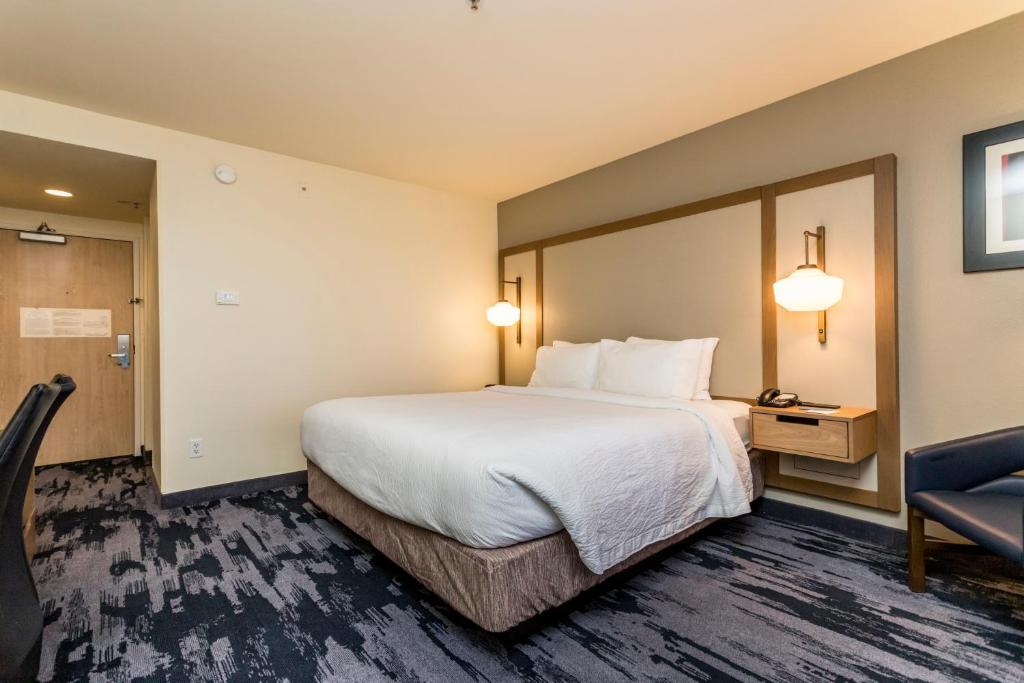 Postel nebo postele na pokoji v ubytování Fairfield Inn St. George
