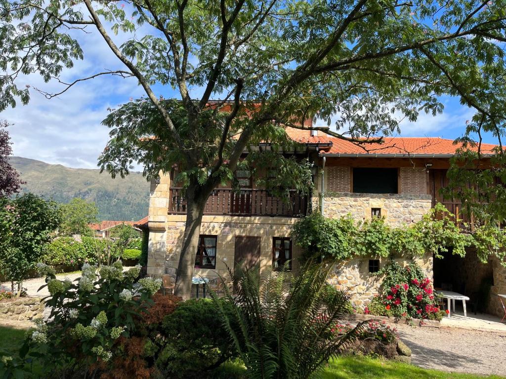 a large stone building with a red roof at La Calleja de Ucieda Balcon in Ucieda de Arriba