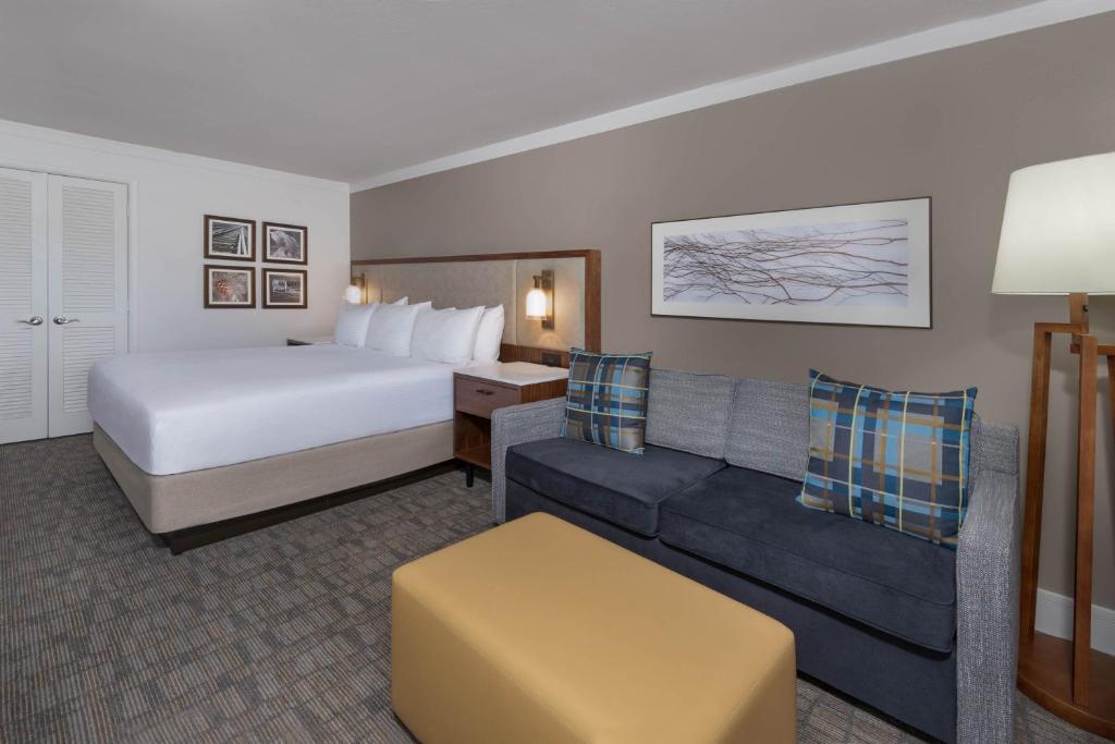 Postel nebo postele na pokoji v ubytování Cheyenne Mountain Resort, a Destination by Hyatt Hotels