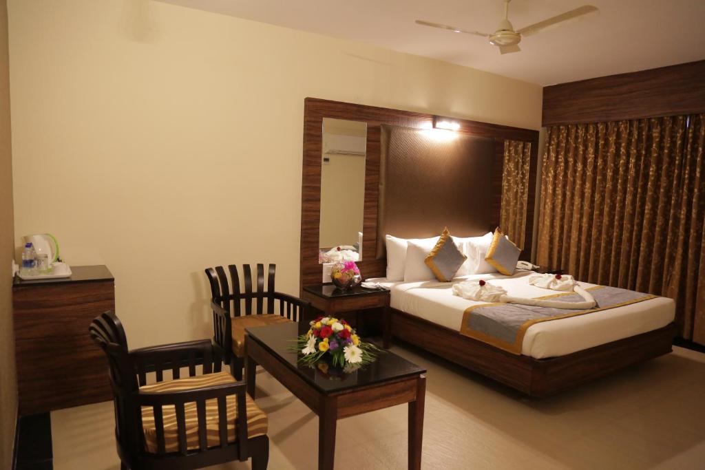 Rangalaya Royal - Double Double Double Room