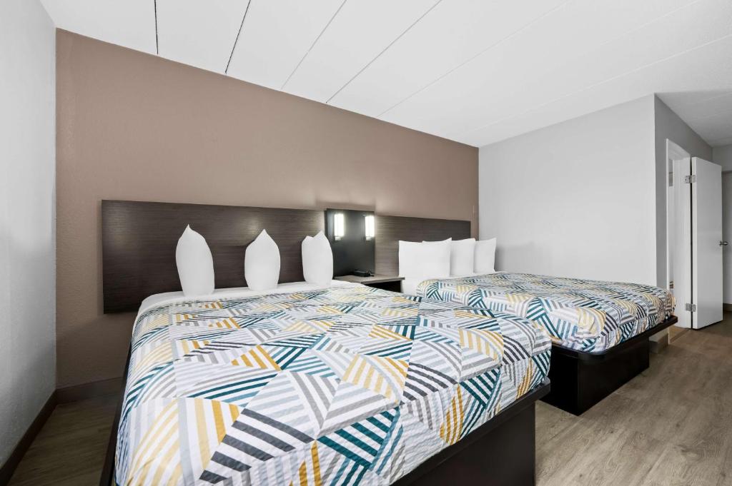 Motel 6-Portland, ME - Chambre Queen Avec Deux Lits Queen - Accès Aux Personnes Handicapées - Rouler Dans La Douche