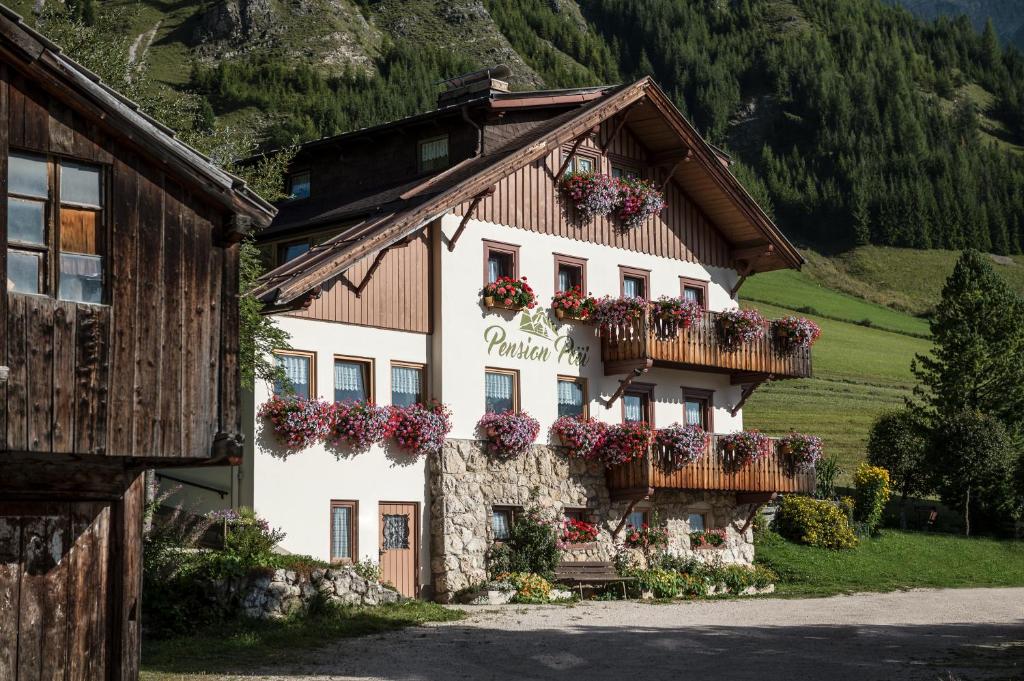 Nespecifikovaný výhled na hory nebo výhled na hory při pohledu z hotelu