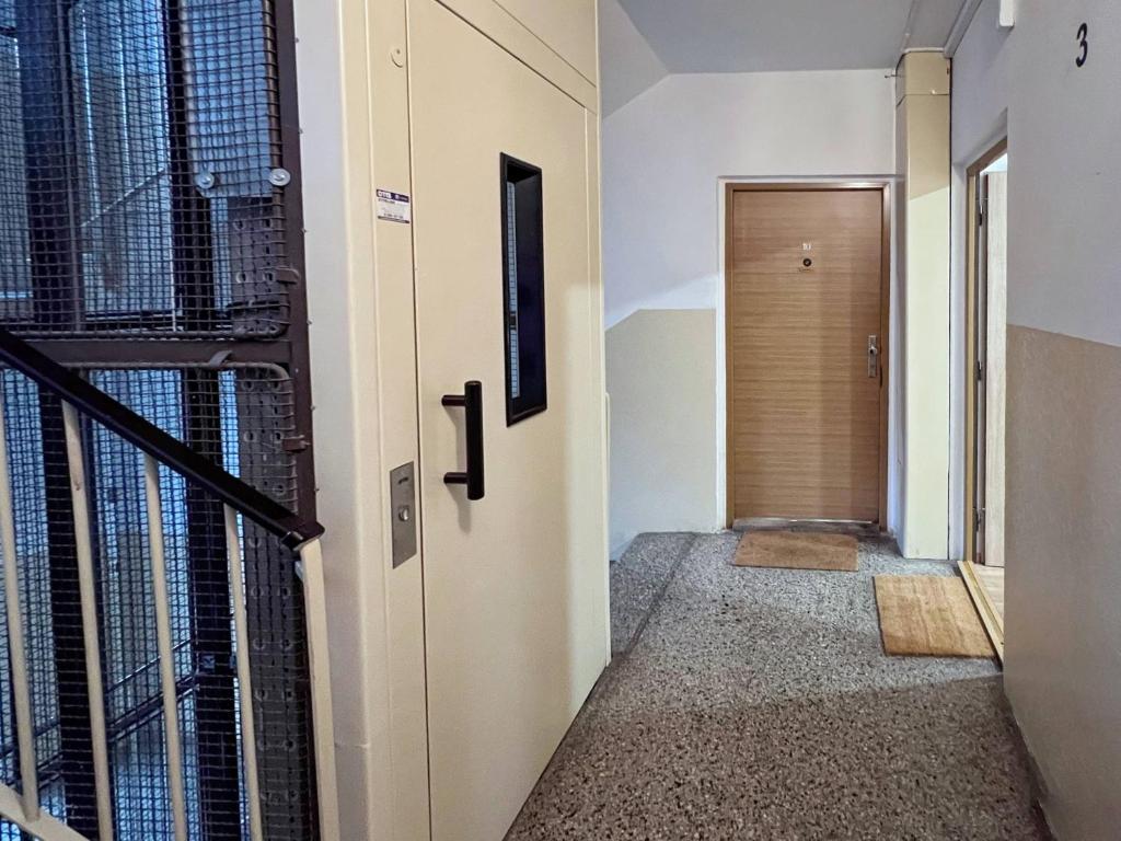 Fotografie z fotogalerie ubytování Jana's WOW apt, 3 room, free parking, 15'Airpt, 25'City v Praze