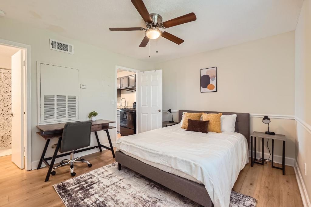a bedroom with a bed and a desk and a ceiling fan at Overlook Club C7 L Spacious And Cozy in Cumming