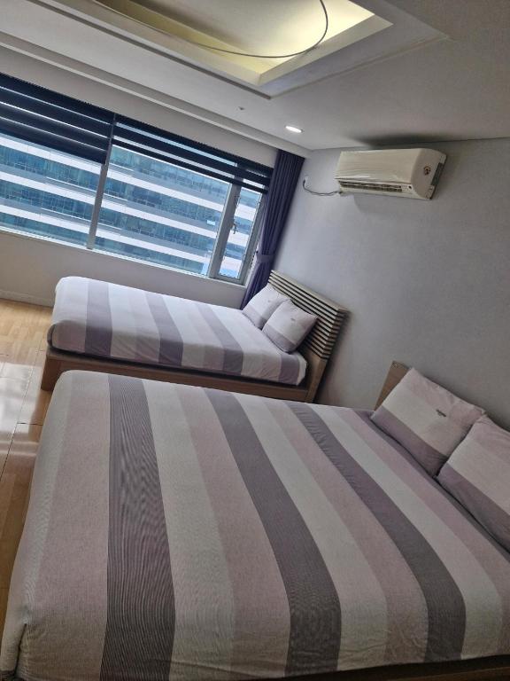 Letto o letti in una camera di Hongdae Residence 3 - 1min from Hongik Uni station Exit #1
