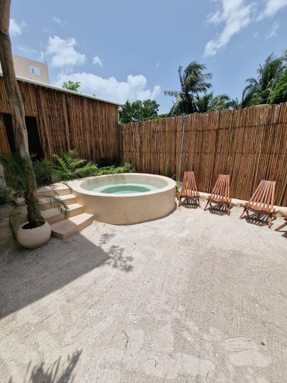 Bazén v ubytování Luna y Sol Glamping Holbox nebo v jeho okolí