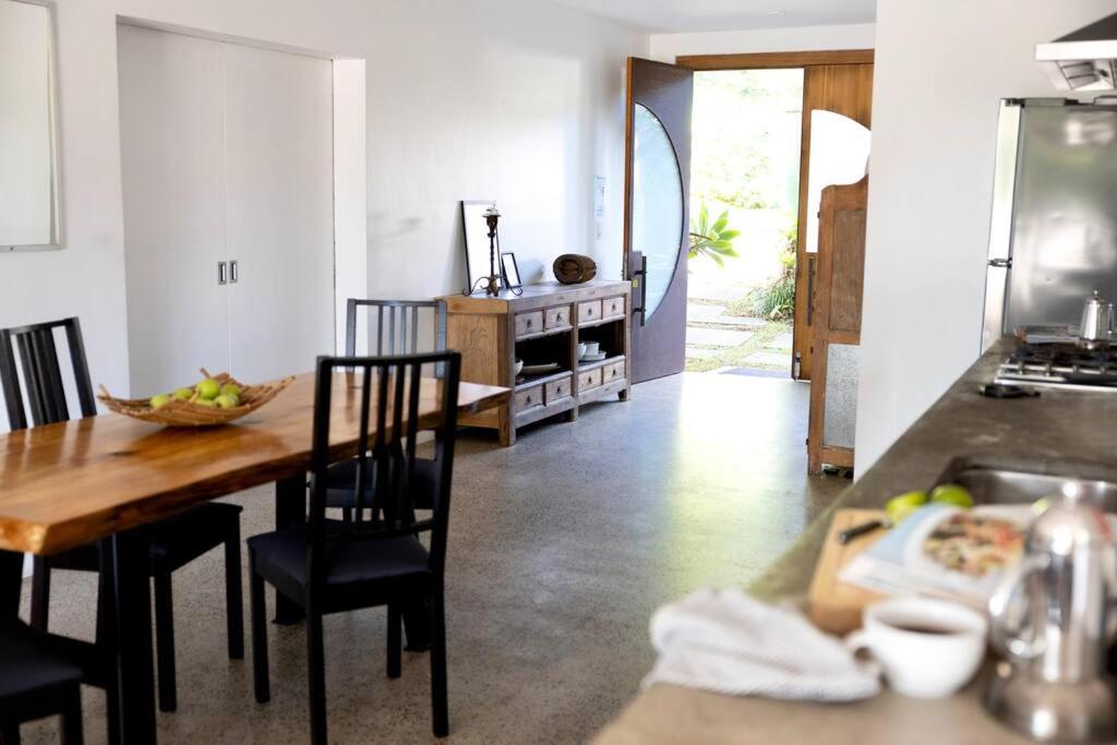 Kuchyň nebo kuchyňský kout v ubytování THE BEACH HAVENS - Haven Tropicana