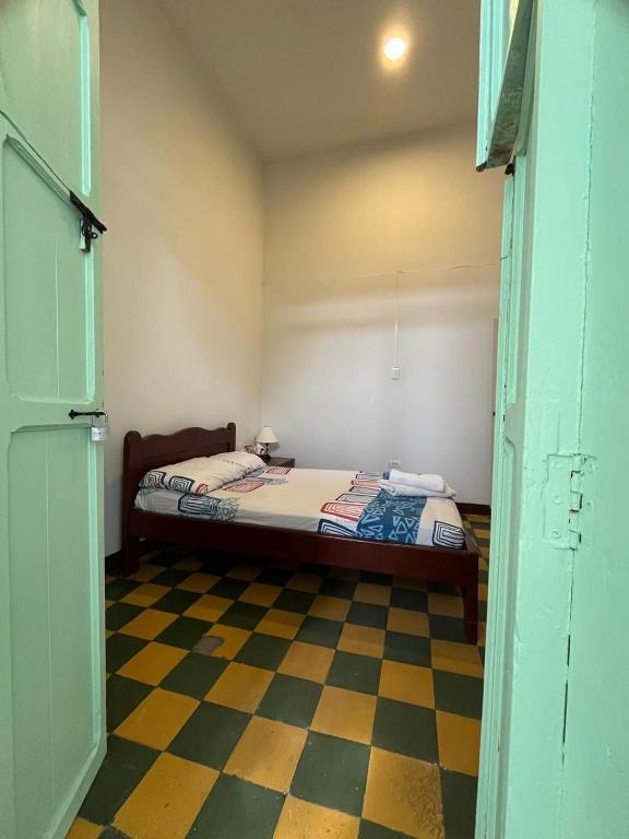Postel nebo postele na pokoji v ubytování Sandalio Hostal Cali