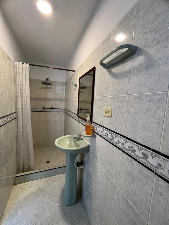 Koupelna v ubytování Sandalio Hostal Cali