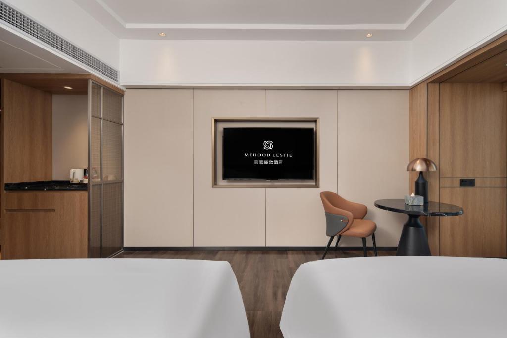 TV a/nebo společenská místnost v ubytování Mehood Lestie Hotel Dongguan Chang'an