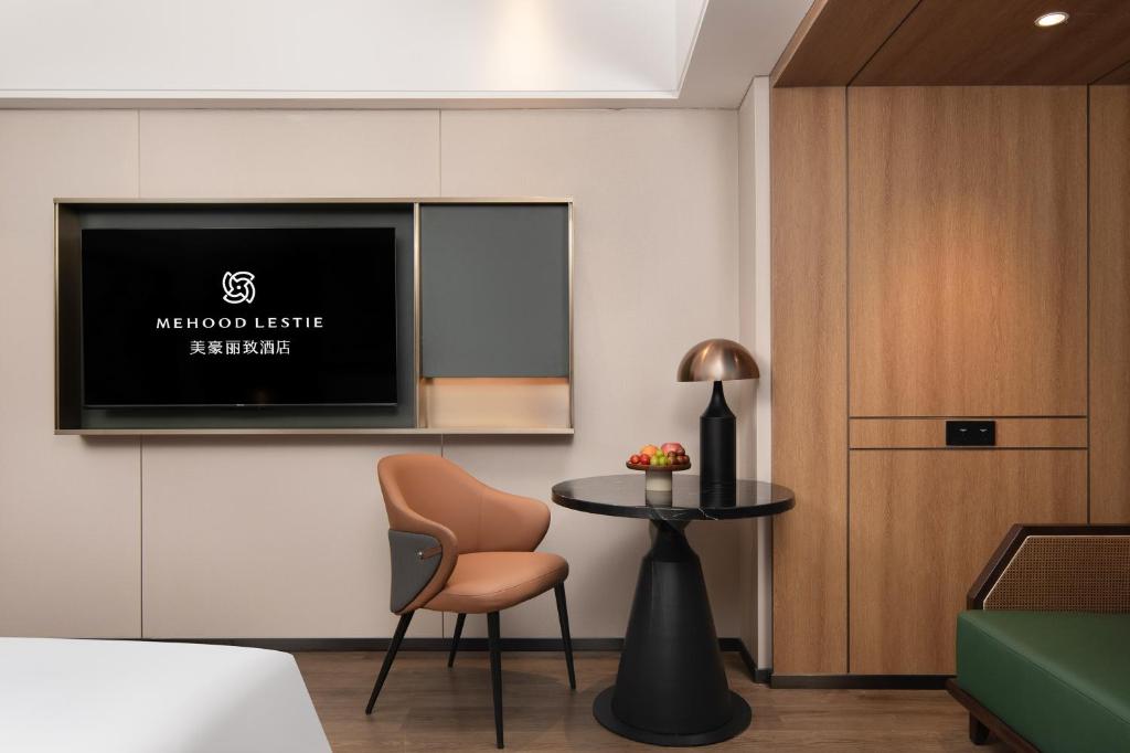 TV a/nebo společenská místnost v ubytování Mehood Lestie Hotel Dongguan Chang'an