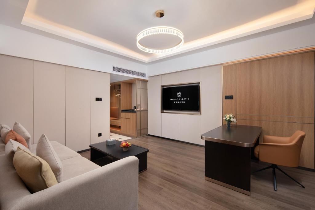 TV a/nebo společenská místnost v ubytování Mehood Lestie Hotel Dongguan Chang'an